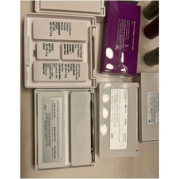 Clinique 11-Pc Lipstick & Eyeshadow Set with Makeup Pouch - Picture 8 of 11